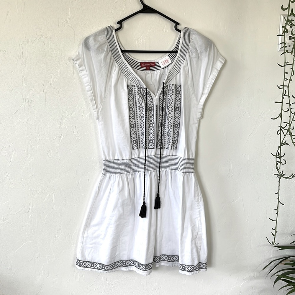 Panhandle Slim White and black embroidered Dress. Size M.